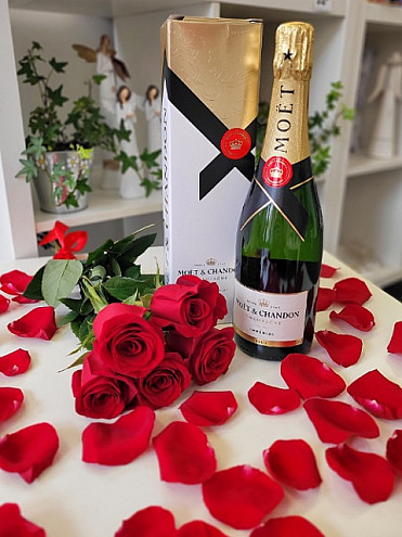5 RŮŽÍ a Moet and Chandon