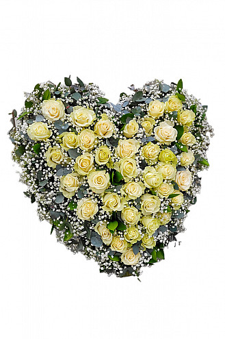 Smuteční srdce z bílých růží a gypsophily