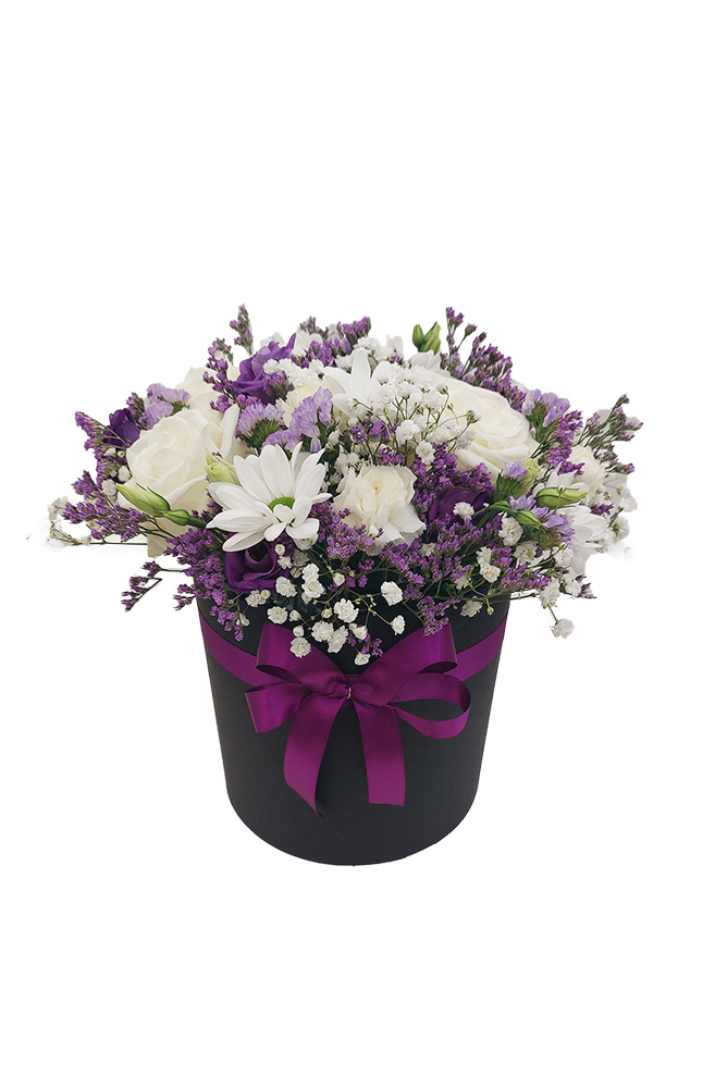 Box plný bílo fialových květin