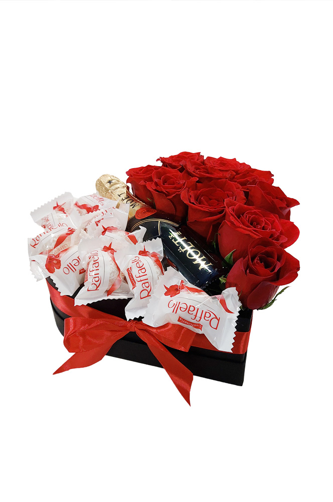 Box ve tvaru srdce s růžemi, Raffaellem a MINI Moët 
