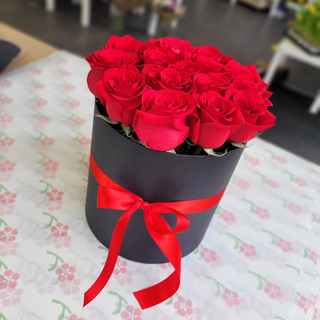 Růže v ČERNÉM flower boxu